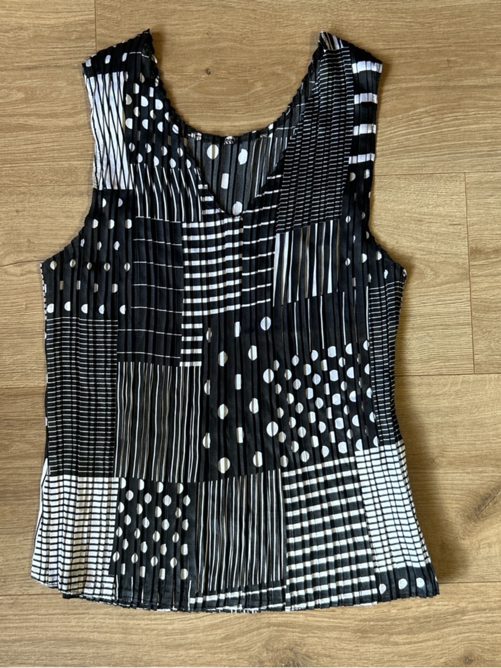 JAIPUR Womens Black & White Polkadot Sleeveless Top
